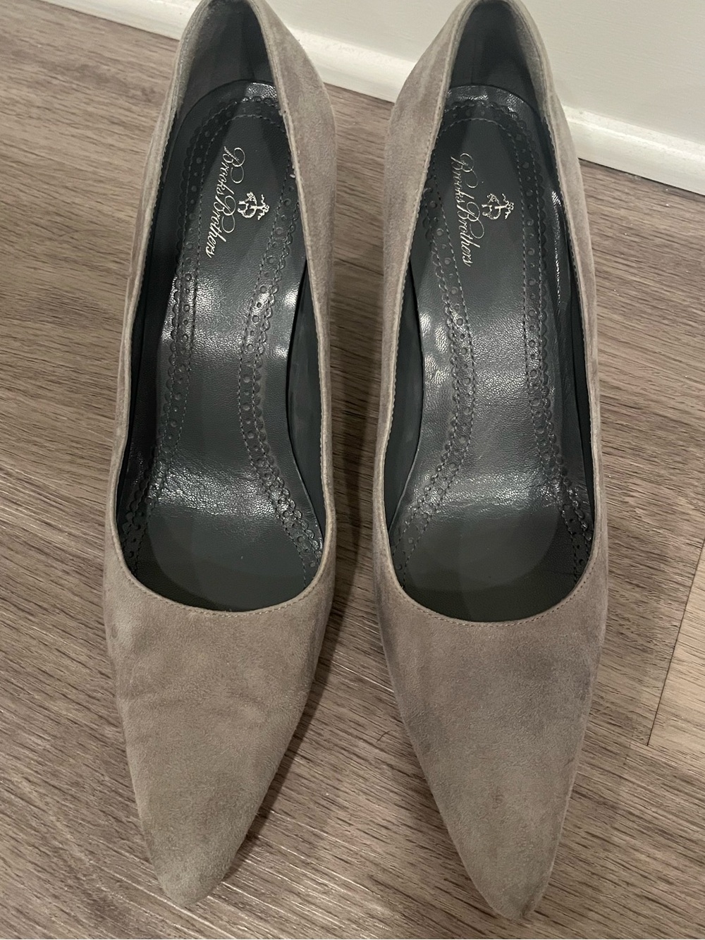 Brooks Brothers Gray Suede Pointed Toe Pumps Heels Size 9 Leather Sole